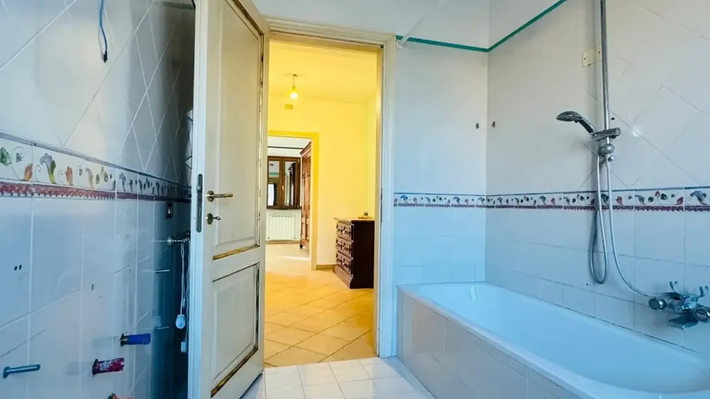 Salles de bain - Maison 7 pièces à IT