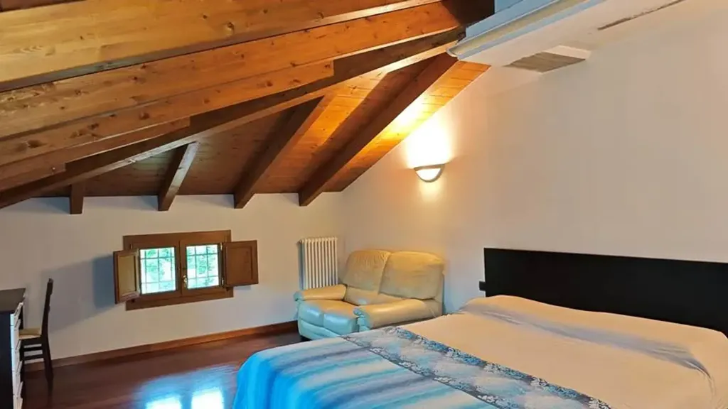 Bedrooms - Villa with Pool and Garden in Correggio