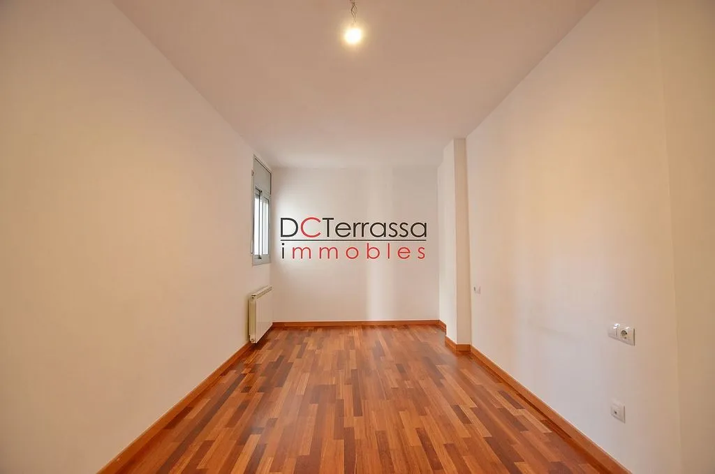 Rooms - Apartment with Balcony in Vallparadís, Terrassa