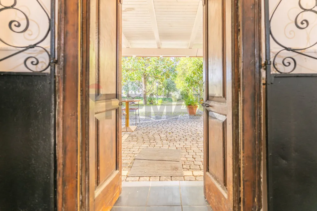 Esik - Historic Villa with Garden in San Castrese