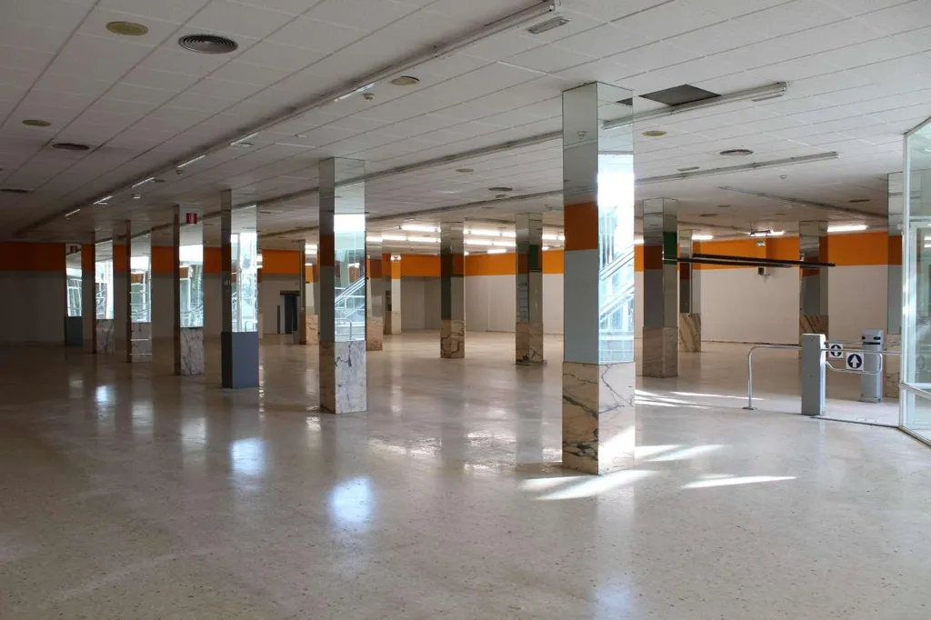 Toad - Commercial Space with Parking in Benicasim