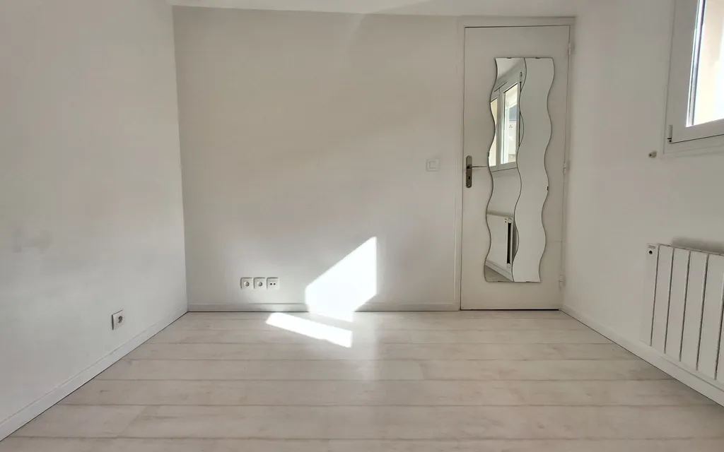 Toad - Refurbished 2-Bedroom House with Terrace in Ormesson-sur-Marne