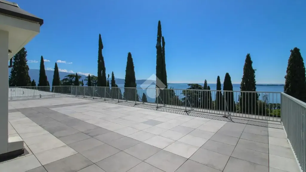 Terrazza - Studio Apartment with Lake View in Gardone Riviera