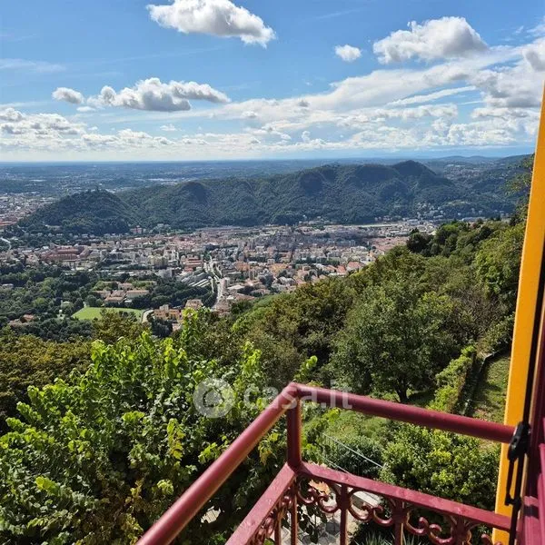 Balcon - Duplex with Garden View in Camnago Volta, Como
