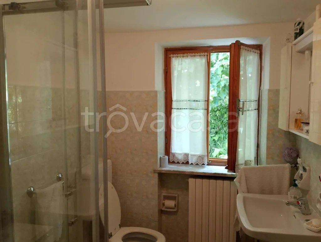 Bathrooms - Independent Villa with Private Garden in Barge