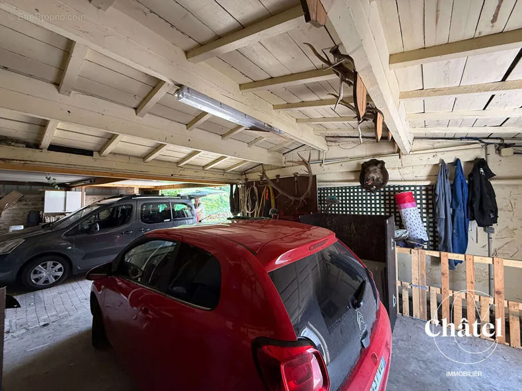 Garage - Maison de Maître en Pierre avec Jardin Constructible