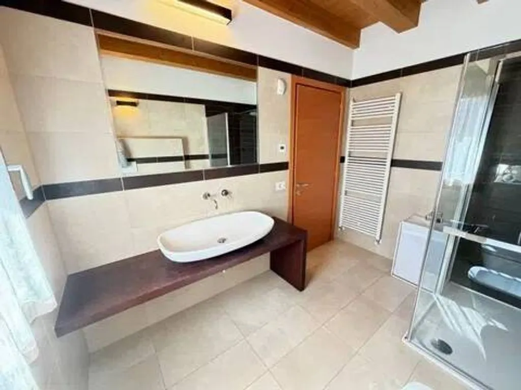 Salles de bain - Modern Villa with Solar Panels in Limana, Veneto