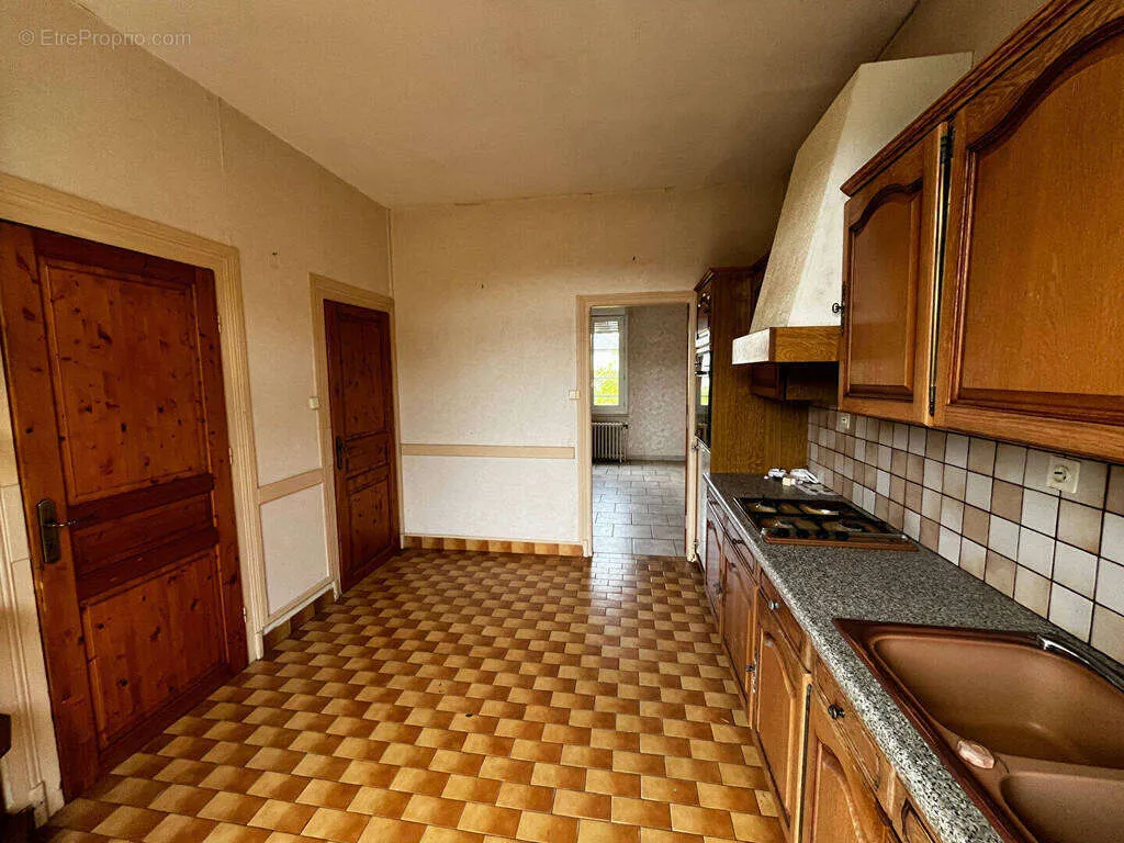 Köök - House with Potential in Bourges