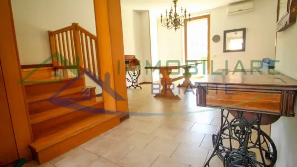Esik - Terraced Villa with Private Garden in Angera