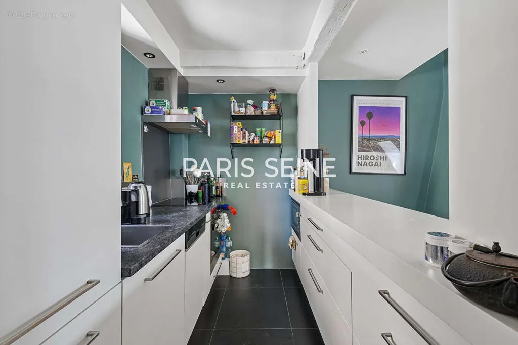 Cucina - Duplex with Cathedral Ceiling in Paris VII