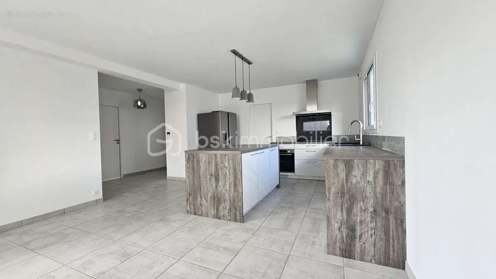 Cuisine - Maison Moderne avec Terrasse à Saint-Urbain