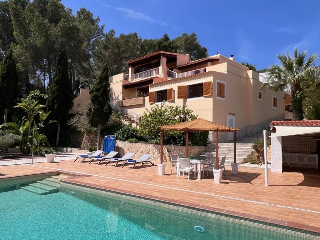 Bassein - 6 Bed Villa with Pool and Mountain View in San Rafael