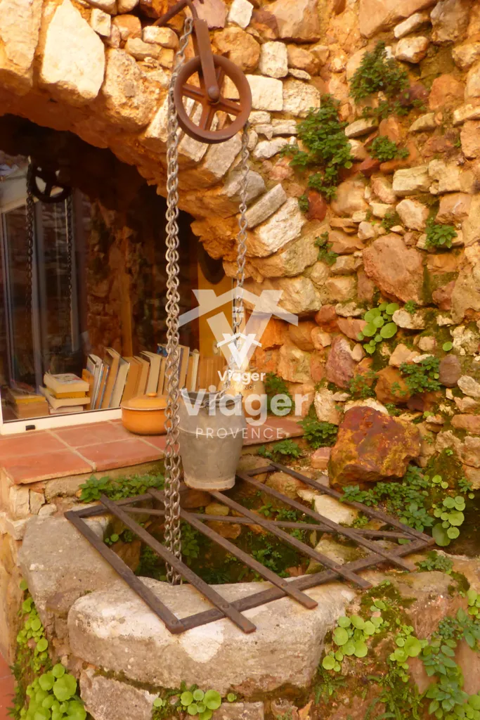 Maison de Village avec Charme Provençal à Roussillon