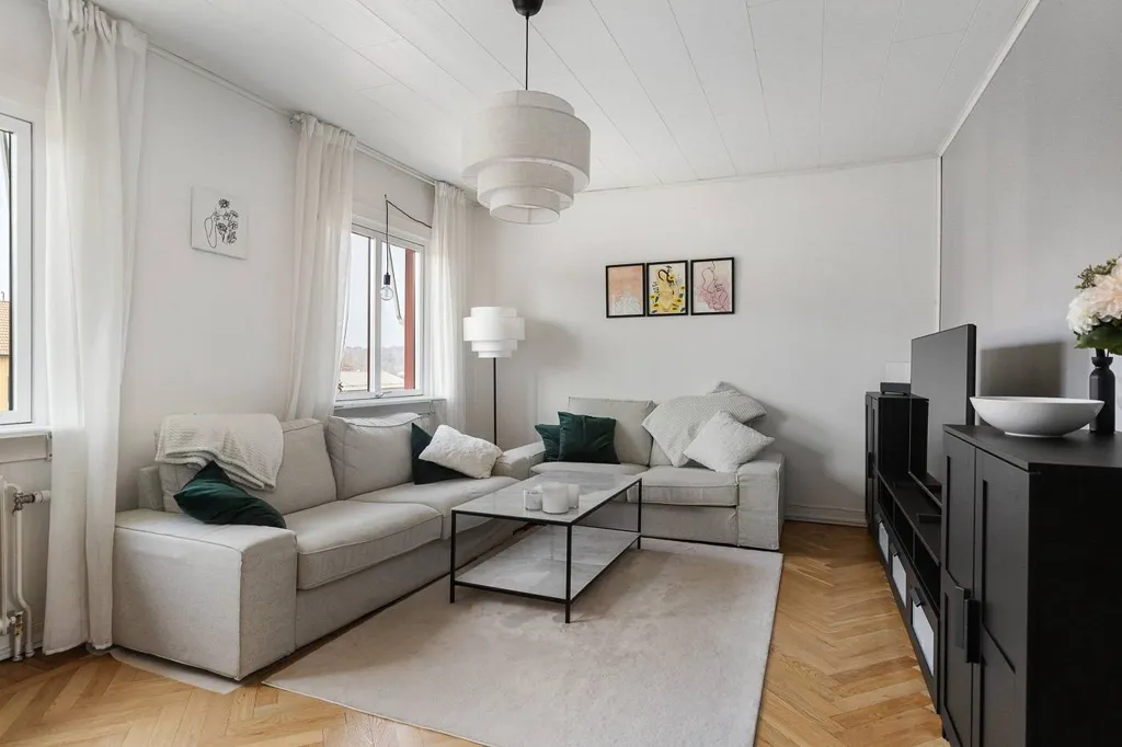 Séjour - Renovated Two-Bedroom Flat with West View in Surte