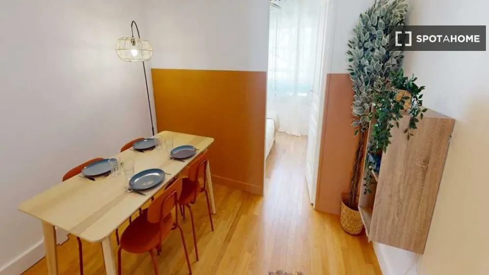 Sala da pranzo - Room in Parisian Shared House