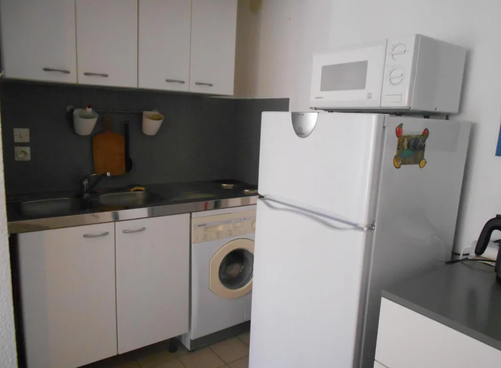Cuisine - Appartement T2 Cabine avec Parking à Proximité de la Plage