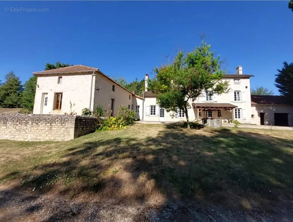 Esterno - Forest Property with Pool in Valdivienne