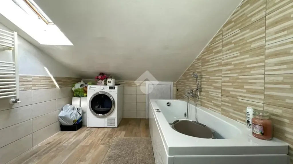 Salles de bain - 4-Room Apartment with Balcony in Monte Compatri