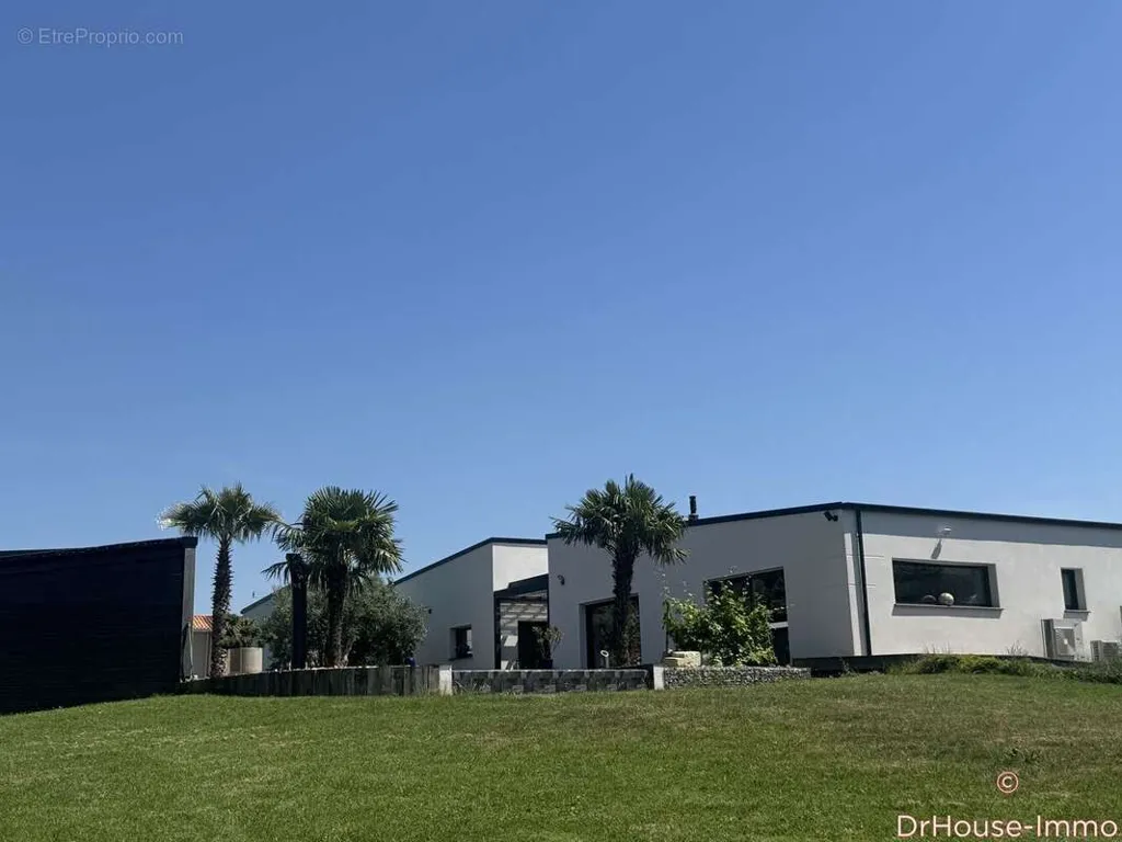 Extérieur - Villa Contemporaine avec Piscine à Boulazac