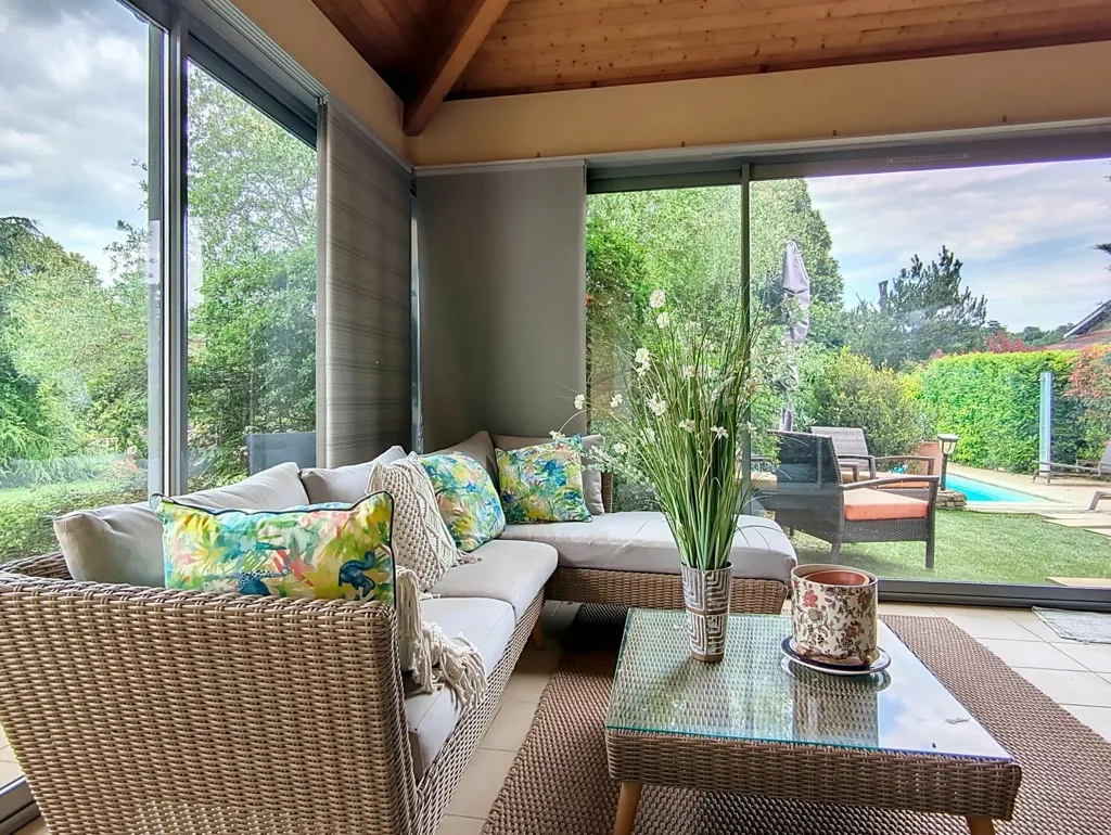 Terrace - Villa with Pool in Vienne Heights