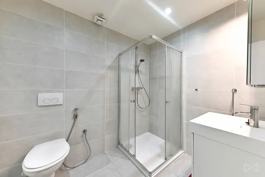 Bagni - Mixed-Use Building with Terrace in Leuven