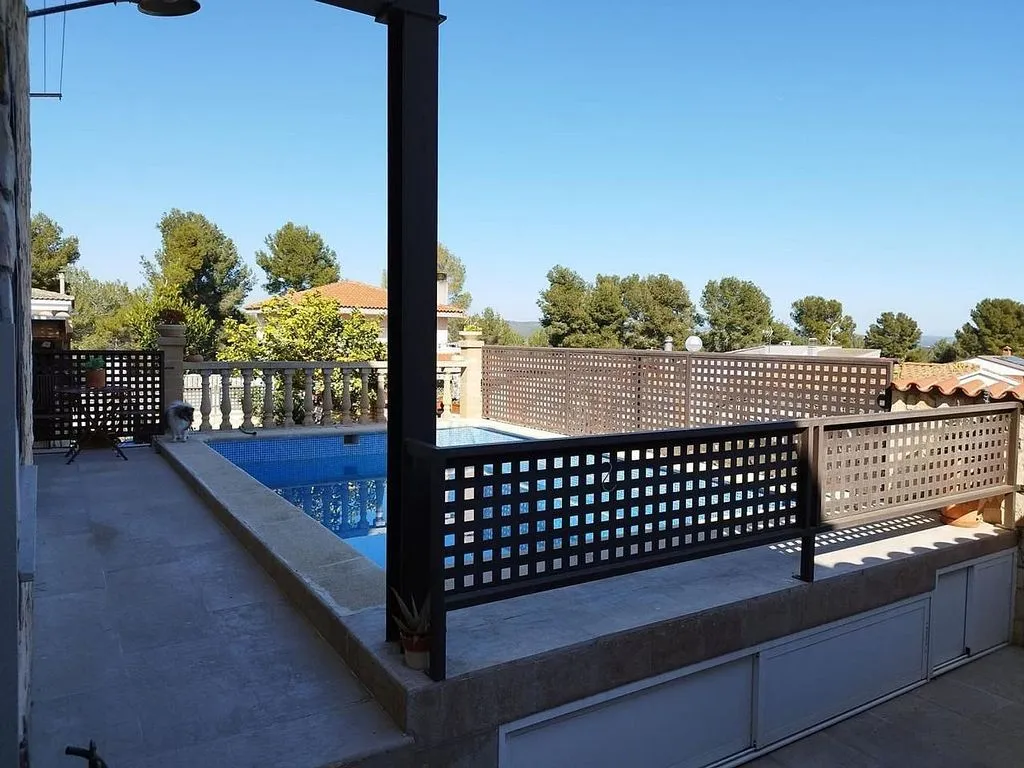 Piscine - Chalet with Pool and Terrace in El Catllar
