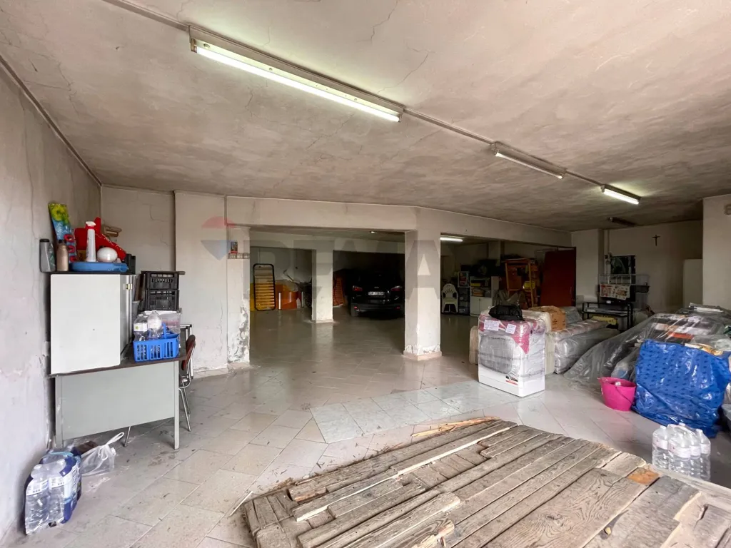 Garage - Garage/Storage in Mineo with Multiple Entrances