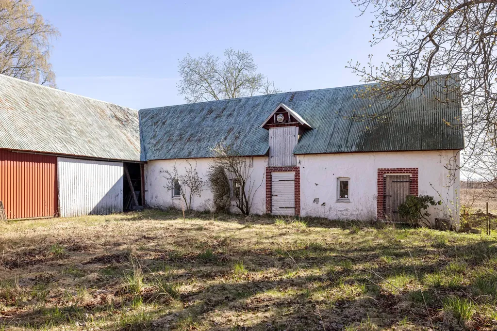 Välivaade - Divided Farm with Development Potential in Göstorp