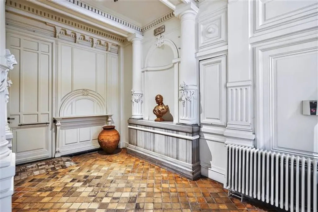 hallway_entrance