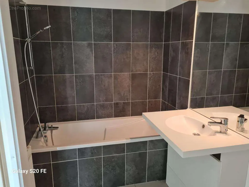 Vannitoad - Bright Flat with Balcony in Saint-Ouen-l'Aumône