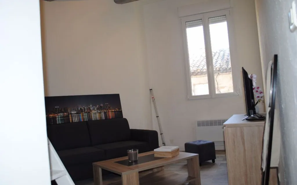 Séjour - Studio Meublé avec Mezzanine à Nîmes