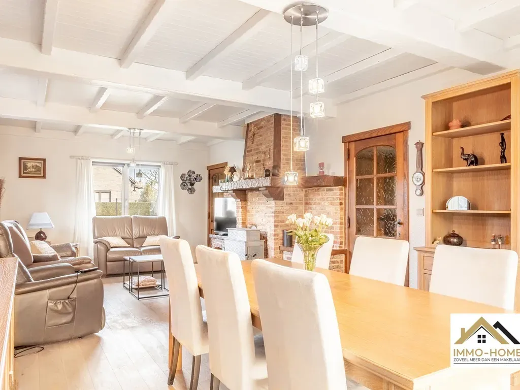 Salle à manger - Maison Spacieuse avec Jardin à Lochristi