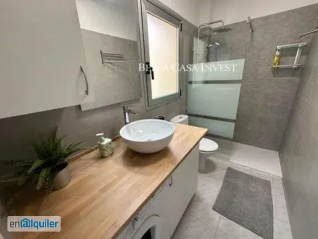 Vannitoad - Modern Apartment with Balcony in Martínez District