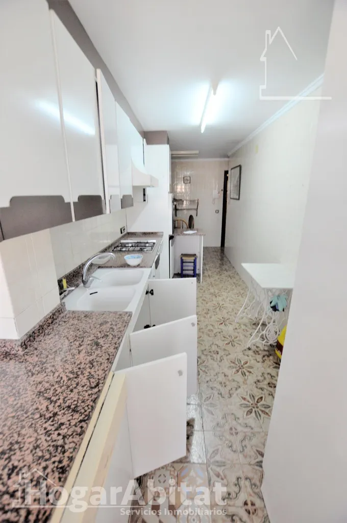 Köök - Spacious Apartment with Balcony in Malilla, Valencia