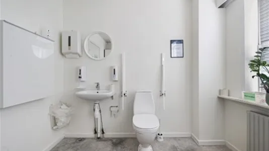 Salles de bain - Shop with Clinic Space in Kolding Centre