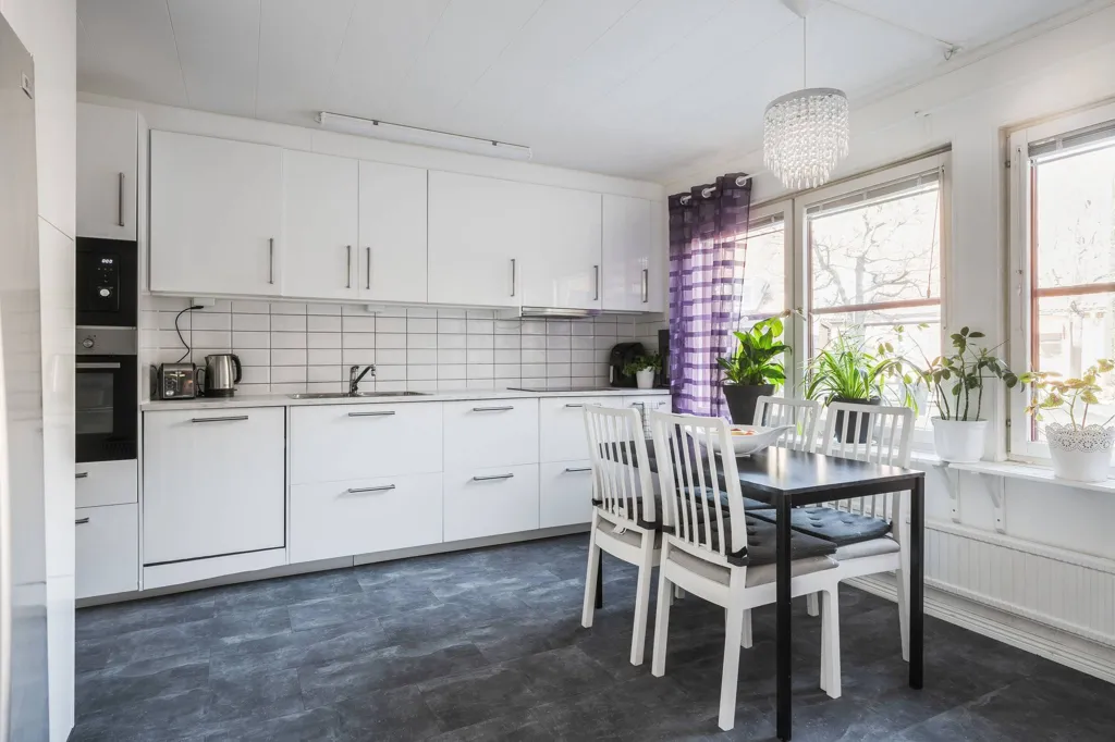 Köök - Apartment with Balcony in Andersberg