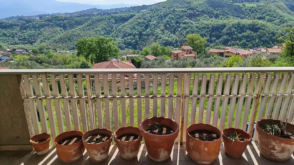 Rõdu - Spacious Apartment with Terrace in Mendicino