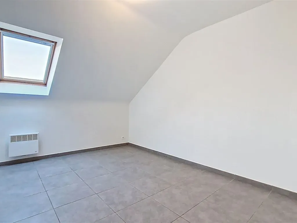 Pièces - Duplex 3 Chambres avec Balcon à Mons