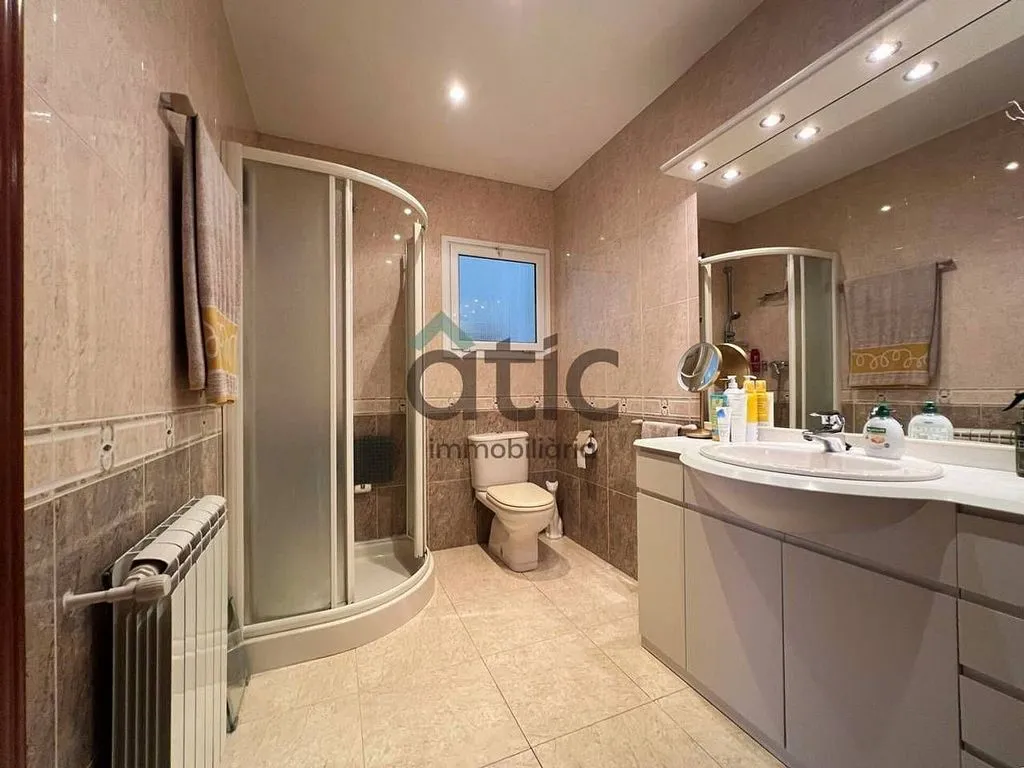 Bathrooms - Ground Floor Flat with Terrace in Manresa