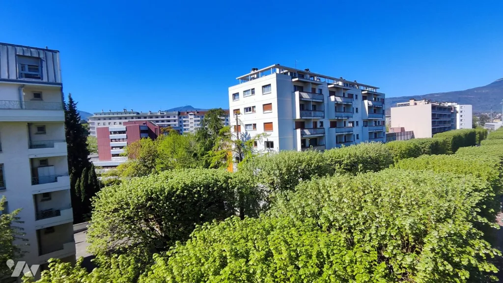 Balcon - Appartement Lumineux avec Balcons à Chambéry