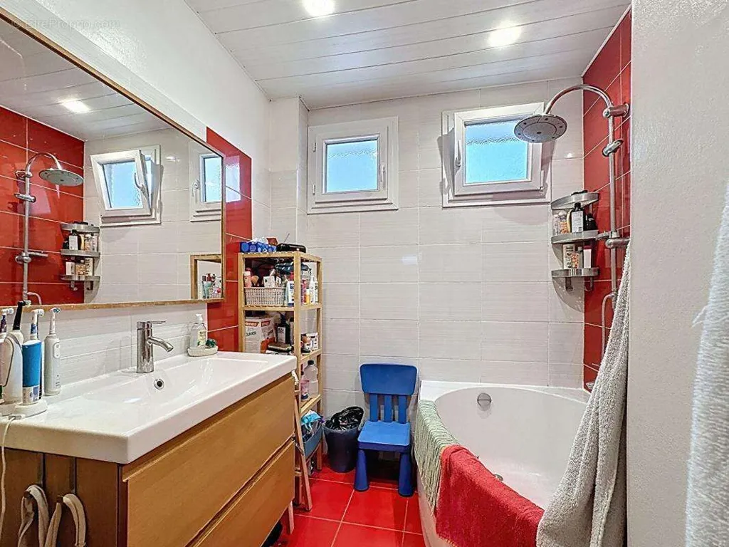 4-room apartment in Tassin-La-Demi-Lune