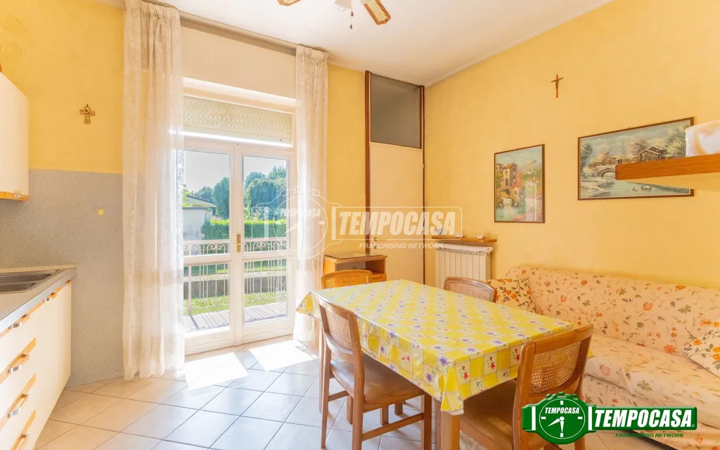 Salle à manger - Trilocale with Balcony in Mesero