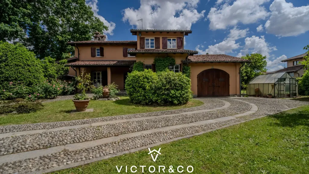 Exterior - Villa with Garden in Novara