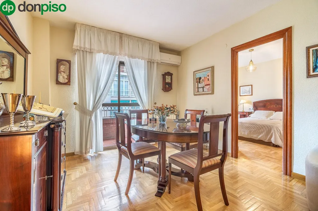 Salle à manger - 3-Bed Apartment with Balcony in Pajaritos, Granada