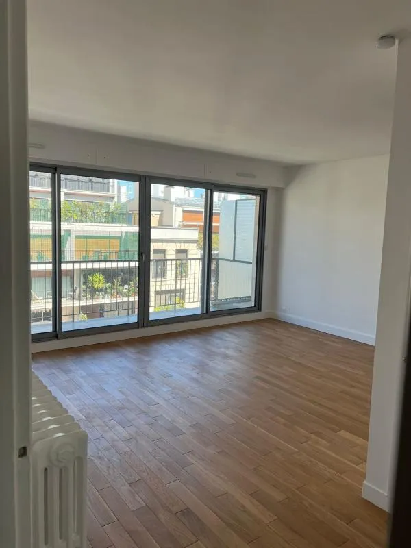 Toad - Studio with Balcony in 16th Arrondissement, Paris