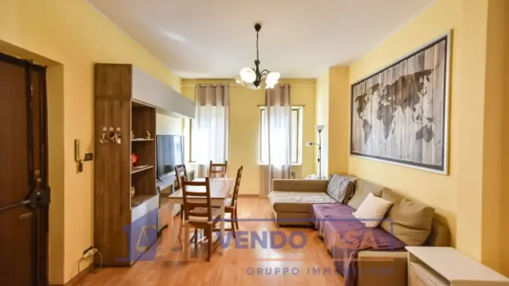 Séjour - Central Trilocale with Balcony in Turin