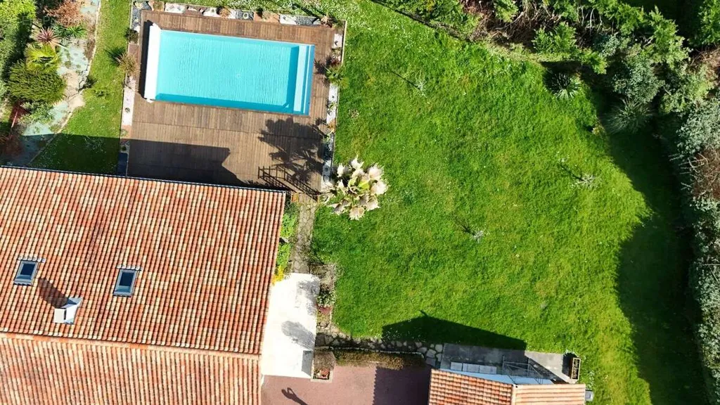 Vue aérienne - Maison Basque avec Piscine à Mouguerre