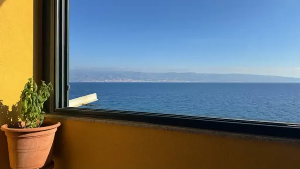 Toad - Apartment with Sea View in Messina
