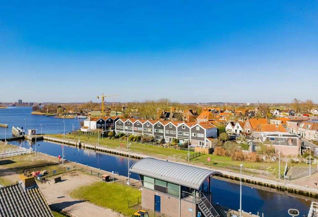 Vue aérienne - Sustainable Dijkwoning with Sluice View in Spaarndam
