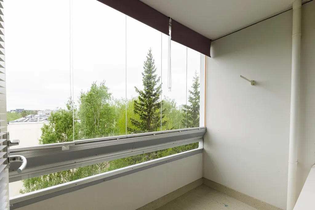 Balcon - Spacious Apartment with West-Facing Balcony in Tampere